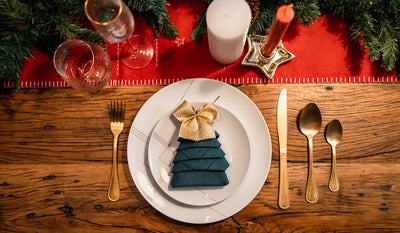 Dekoracje świąteczne na stół – co na nim umieścić, aby podkręcić bożonarodzeniowy klimat?