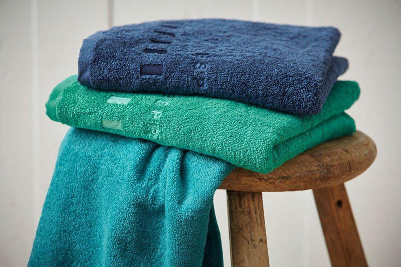 Ekskluzywny ręcznik frotte w kolorze zielonym, luksusowy ręcznik, ręcznik z haftem, komplet ręczników, Esprit