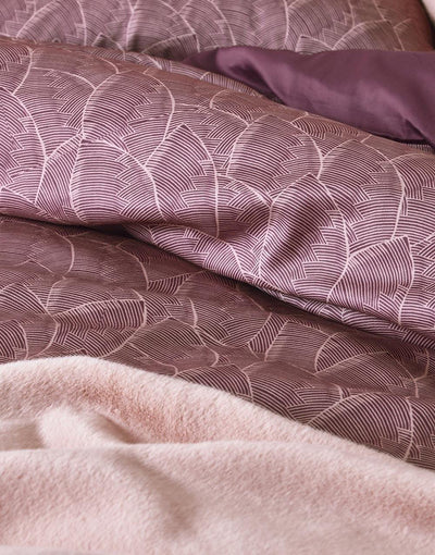 Bawełniany komplet pościeli satynowej, poszwa na pościel, dwie poduszki, 100% bawełny - w modnym kolorze marsala, Essenza - EMAKO