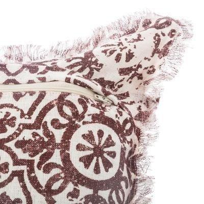Poduszka dekoracyjna z orientalnym wzorem, możliwa do wymiany poszewka w kolorze biało-czerwonym.