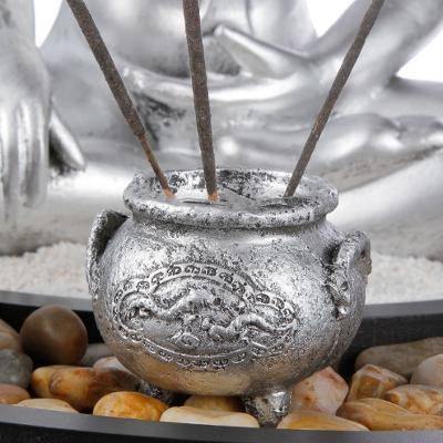 Figurka buddy z kadzidełkami i świecznikami ZEN GARDEN, srebrna